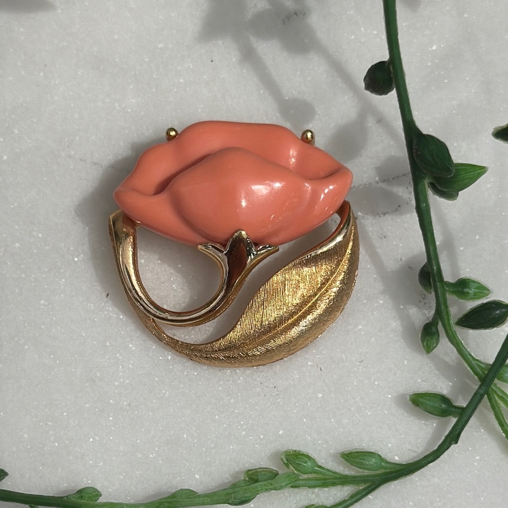 Vintage Avon pin